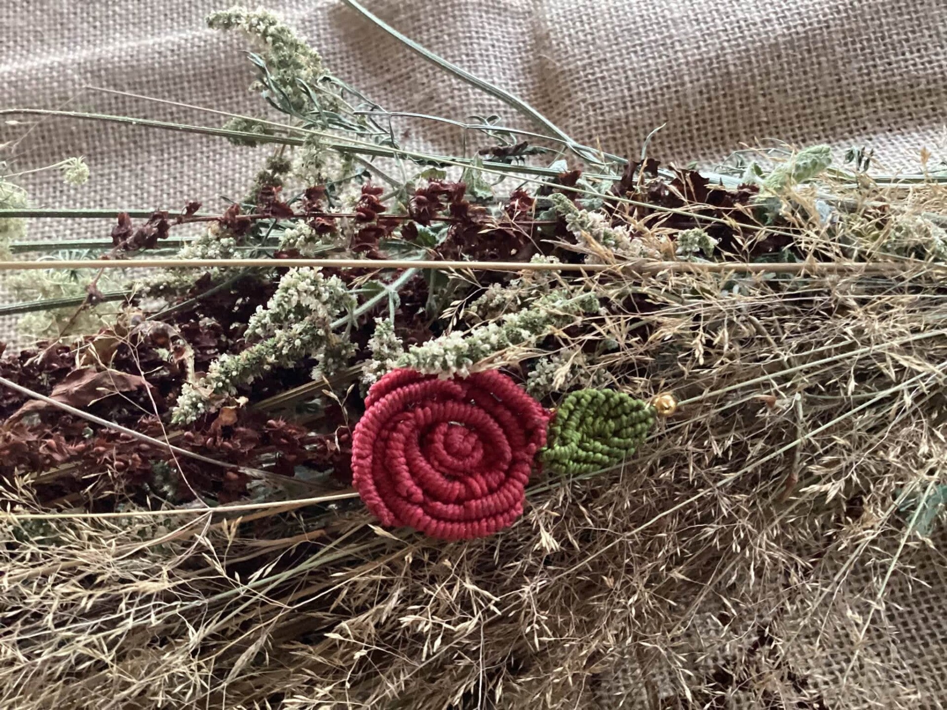 Broche artisanale  Rose