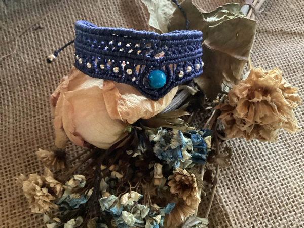 Bracelet Macramé Bleu avec perle une howlite Naturelle
