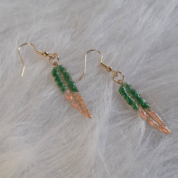 Stardust Feather Earrings – Green/Pink