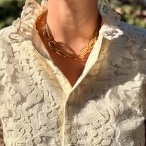 Chemise en dentelle à col haut