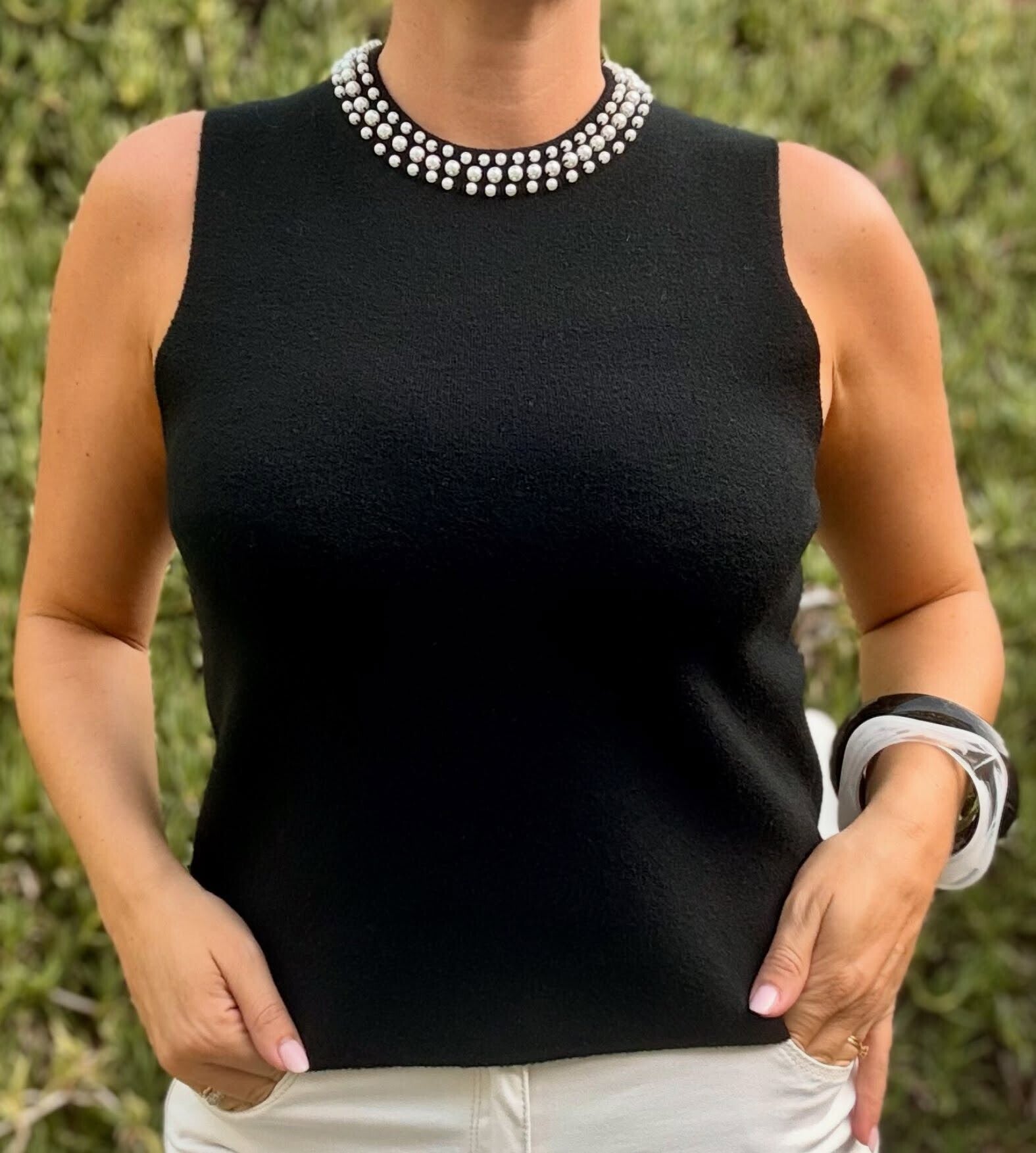 Pull sans manche col perlés NOIR - TAUPE OU BEIGE