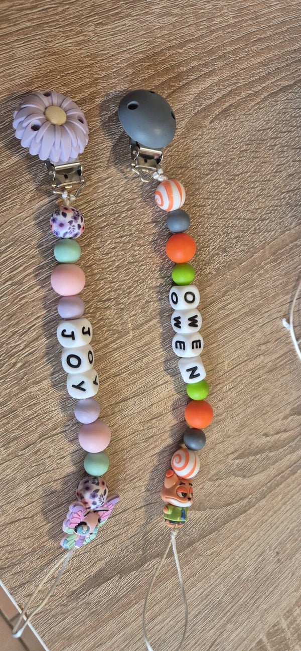 Attaches-tetine personnalisable