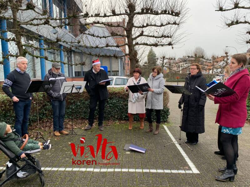 Kamerkoor Vialta zingt voor kerstdinere 't Verzetje