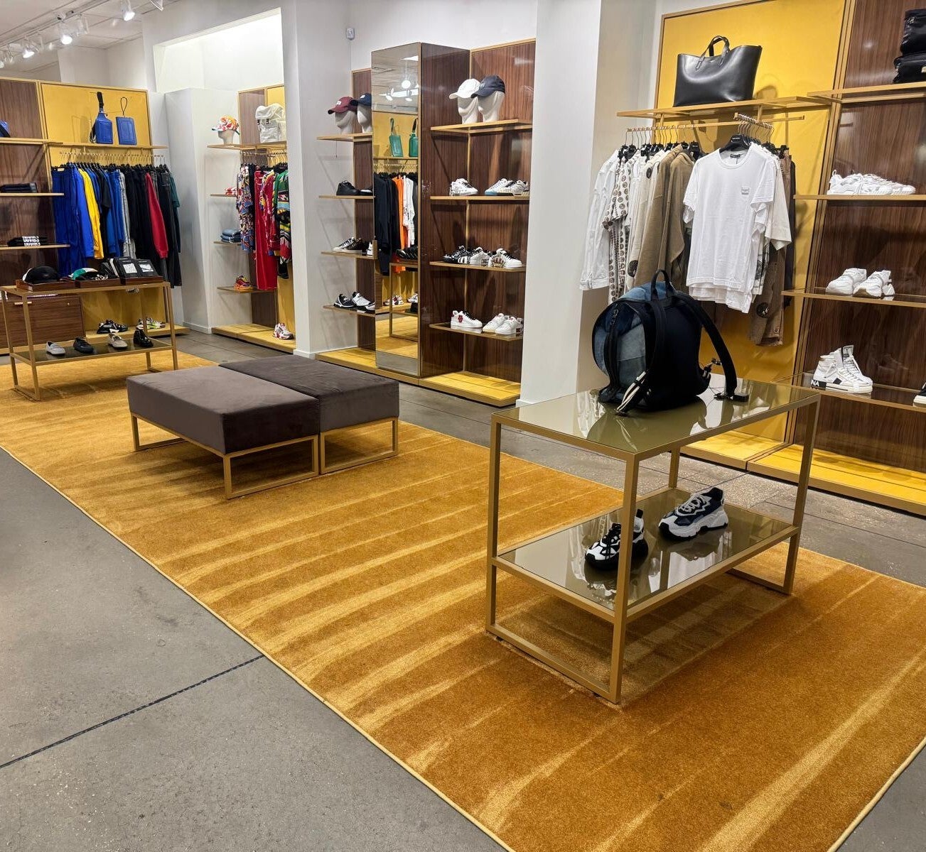 Floor and carpet cleaning in an Orlando retail store — LP General Cleaning