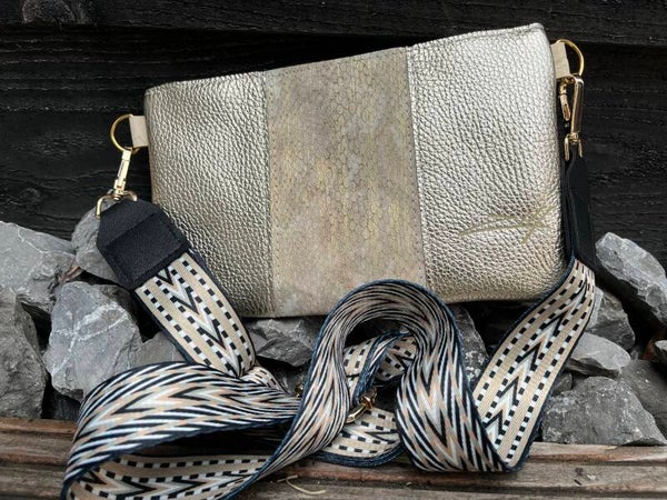 Puglia goud met slangenmotief naturel
