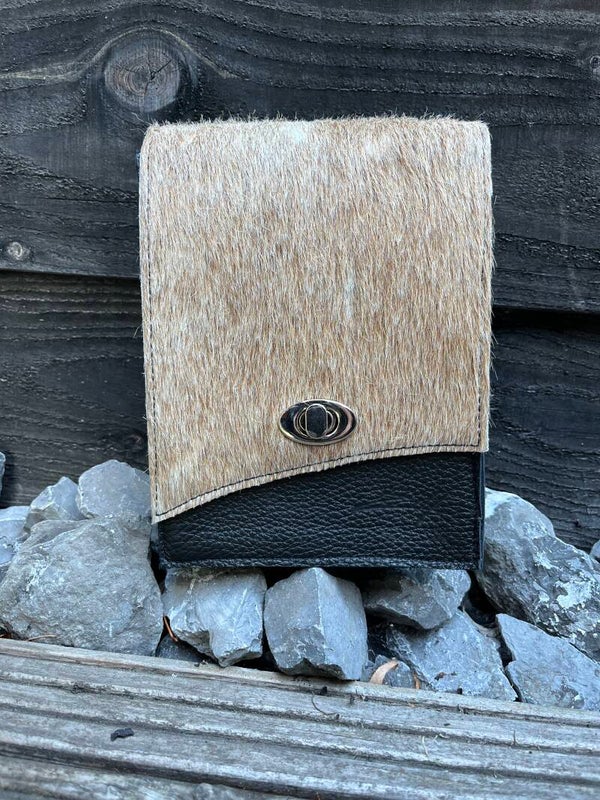 Handgemaakte leren tas Lucca zwart leer en vacht beige-bruin