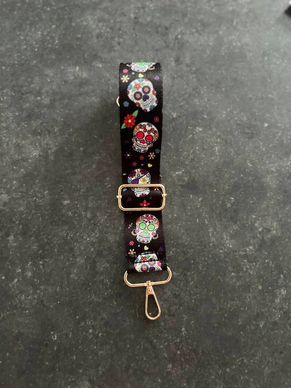 Bag strap / Tassenriem zwart met gekleurde doodshoofdjes