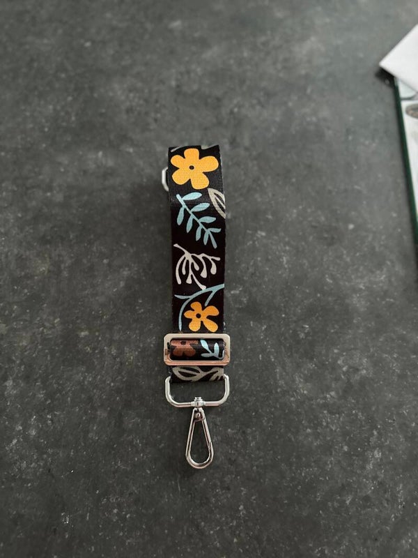 Bag strap / Tassenriem zwart met bloemen geel en blauw