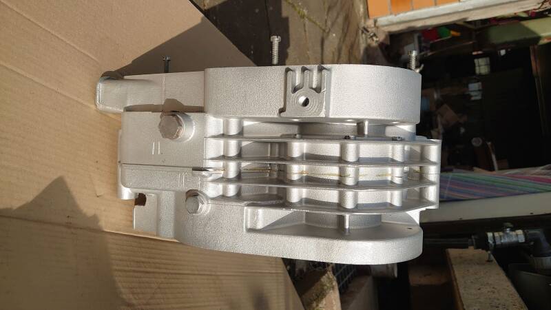 Motorgehäuse ETZ 250 von unten mit Glasperlen gestrahlt