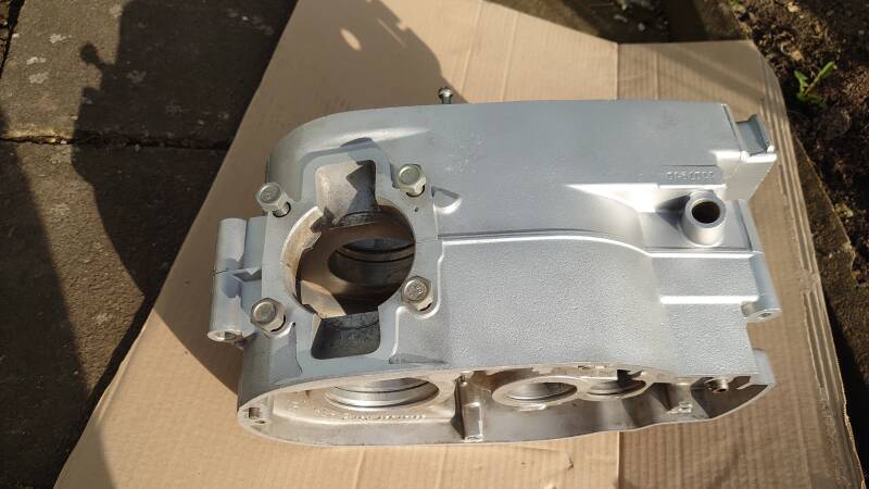 Motorgehäuse MZ ETZ 250 von oben mit Glasperlen gestrahlt