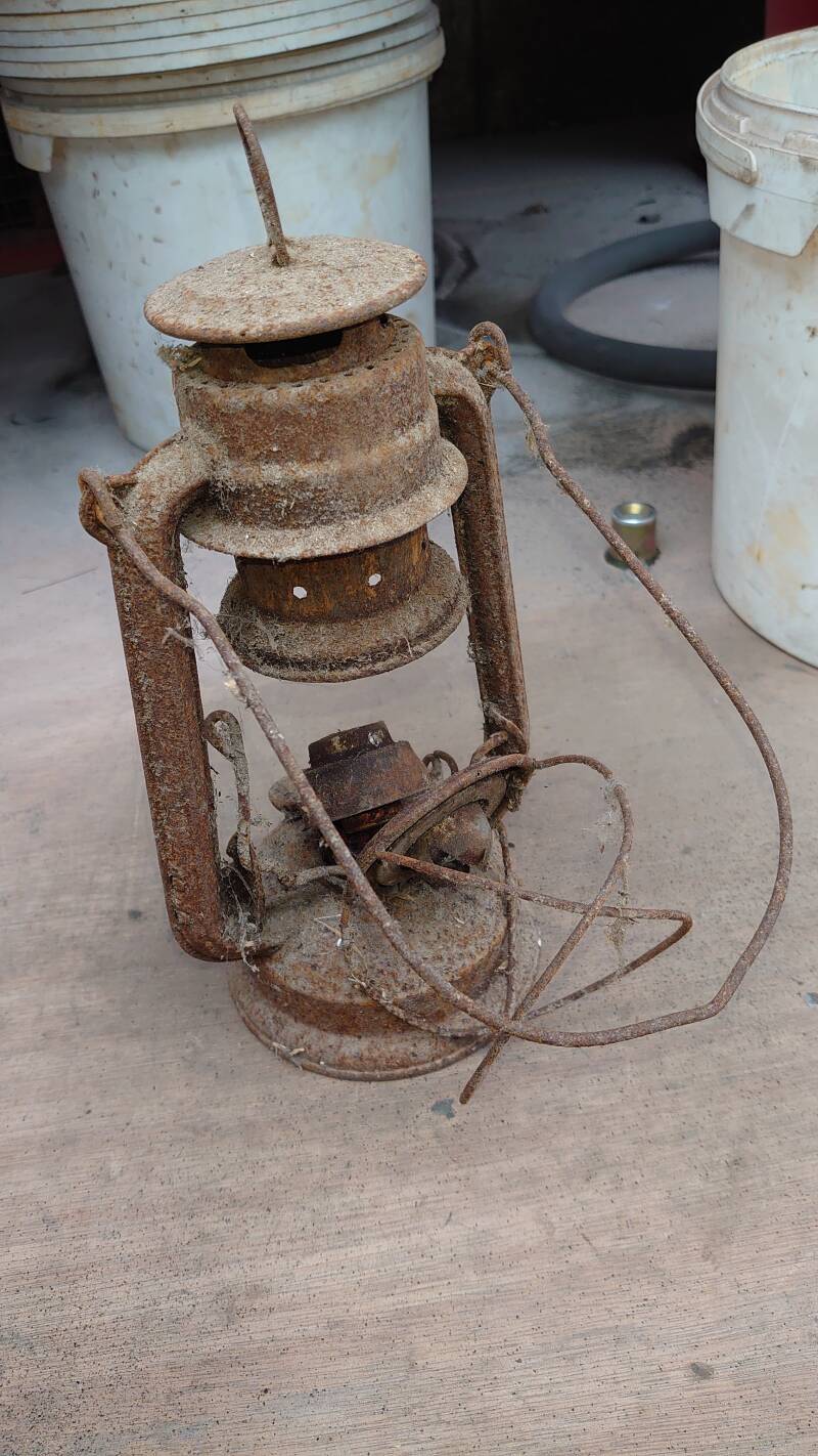 Petroleumlampe rostig 