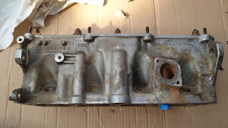 Zylinderkopf Passat 35i außen vorher