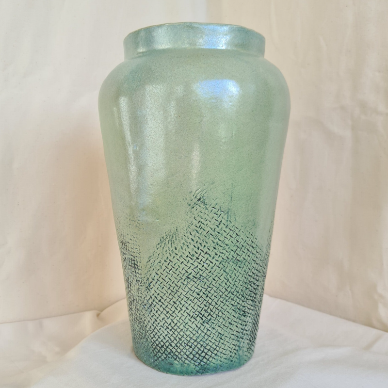 handgemaakte vaas van keramiek in groen