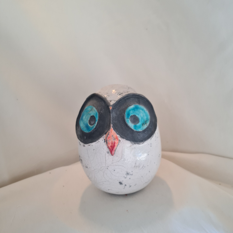 beeld uil van keramiek