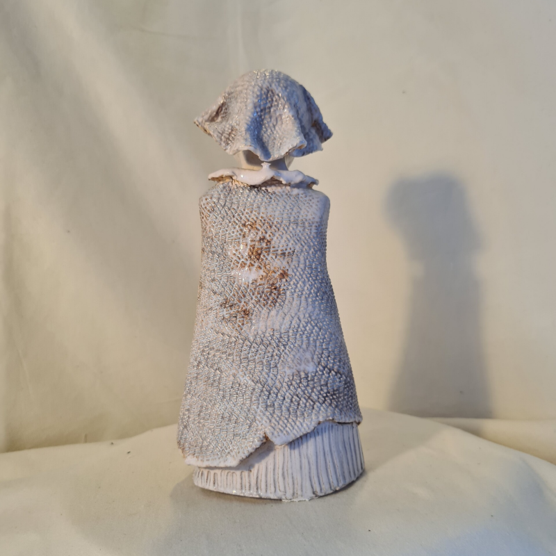 beeld mannetje van keramiek