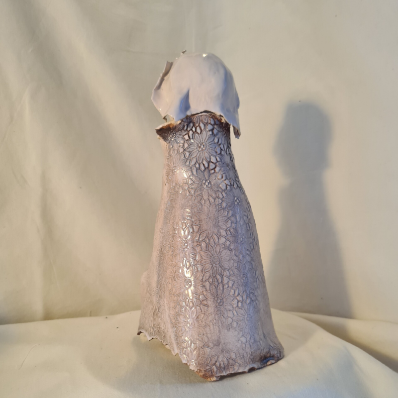 beeld monnik van keramiek