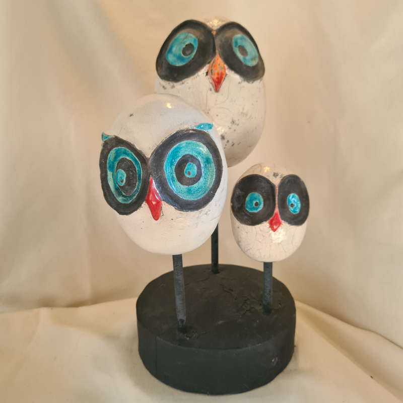 beeldengroep uilen van keramiek