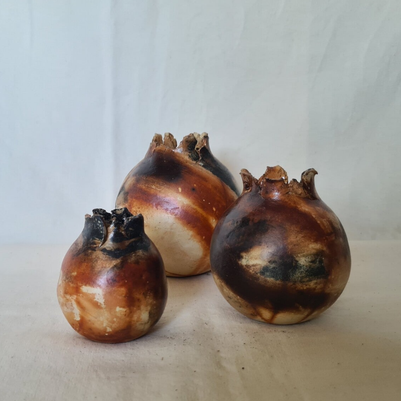 bijzonder kunstig decoratief keramisch vaasje saggar