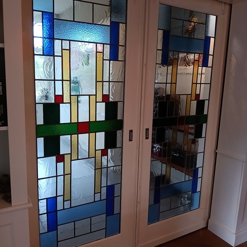 glas-in-lood in deuren geplaatst