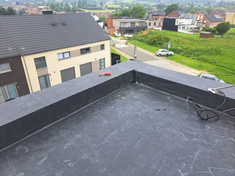 Bache epdm garantie une étanchéité  sur une toiture plate. une garantie de 25 ans et plus de fuite