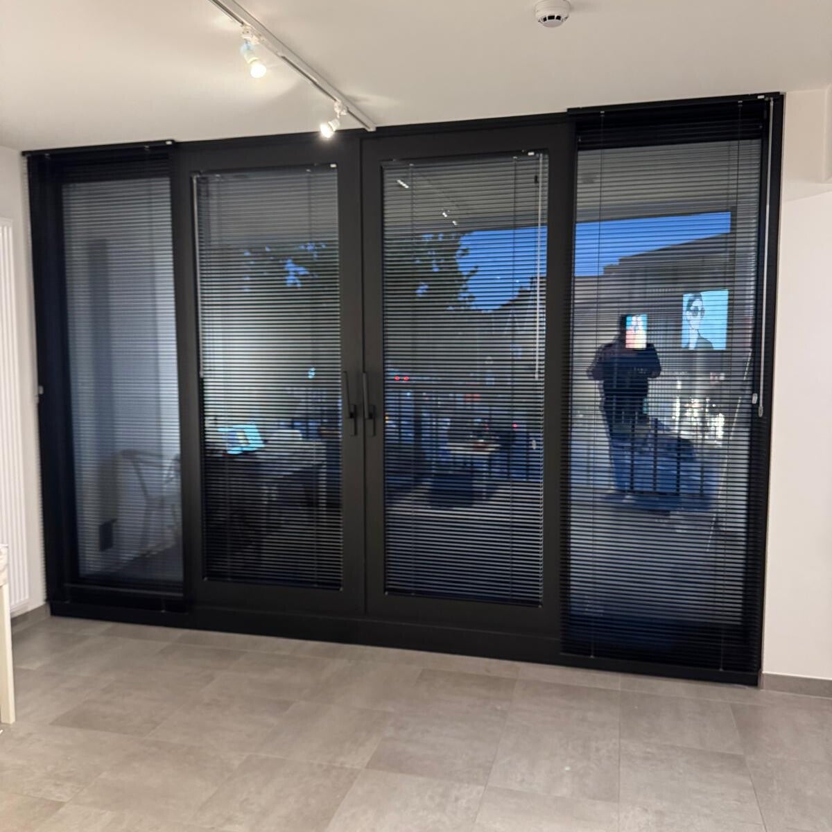 Binnenzicht: grote glaspartij