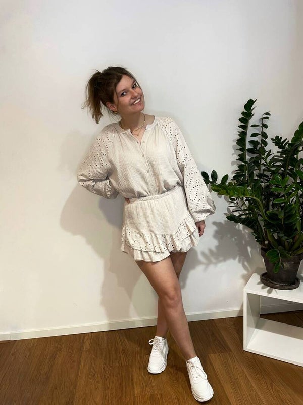 Yara broderie skort