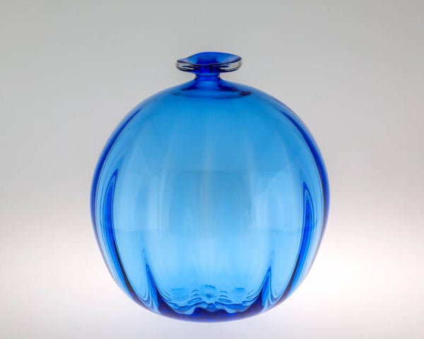 Optiek Vaasje ( 19 cm ) in blauw uit eigen glasblazerij