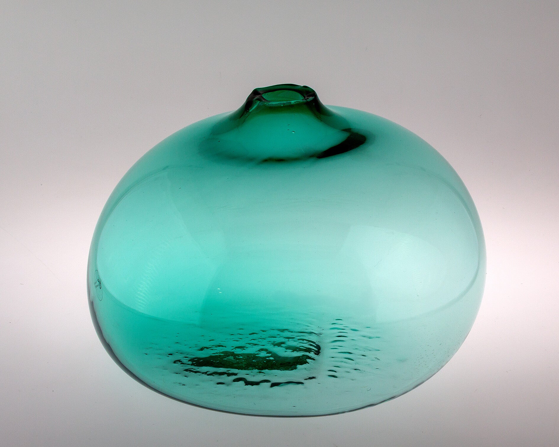 Groen rond helder object ( 19cm ) uit de eigen glasblazerij NGM