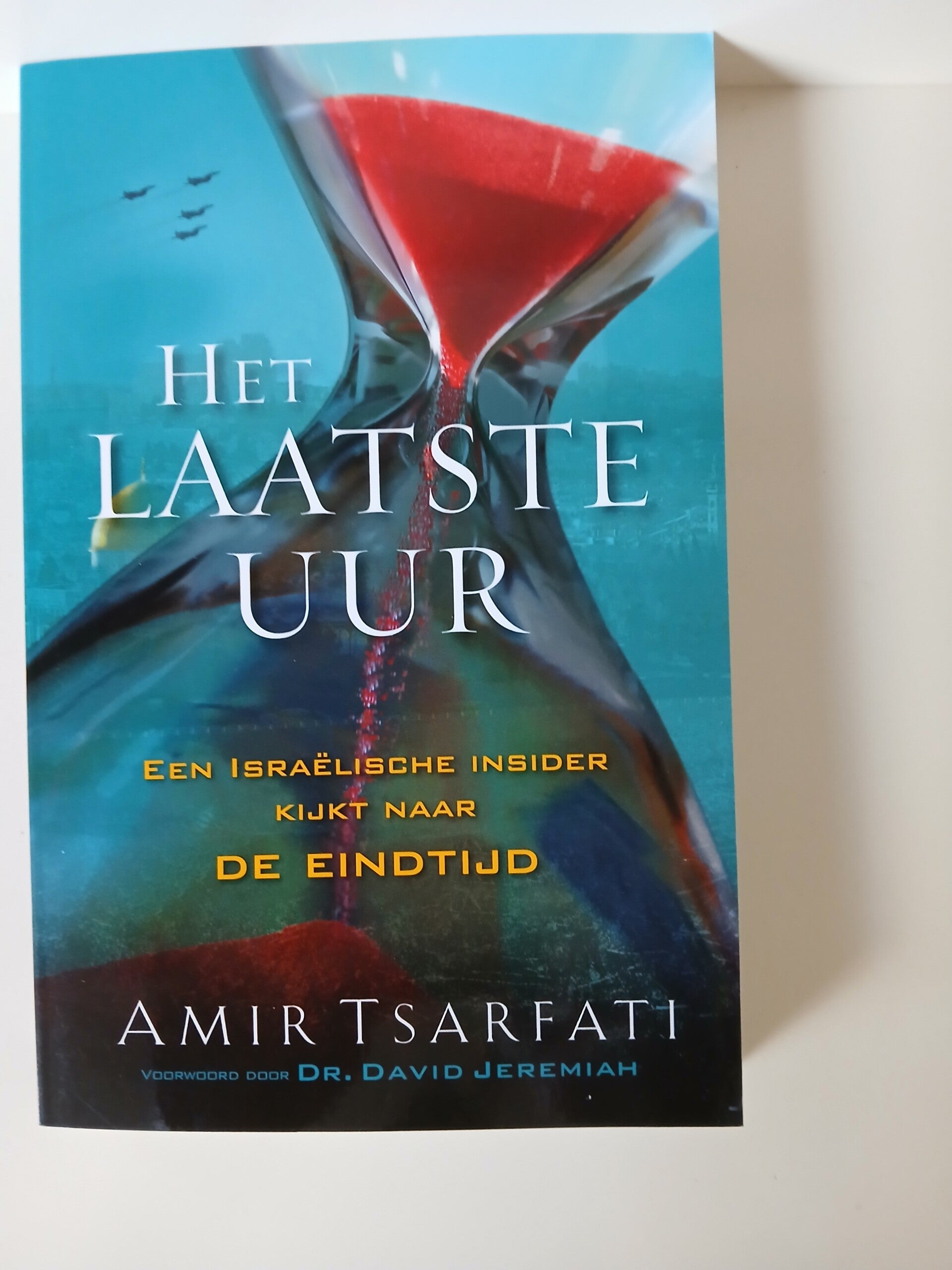 Het laatste uur. Een Israelische insider kijkt naar de eindtijd. Schrijver: Amir Tsarfati