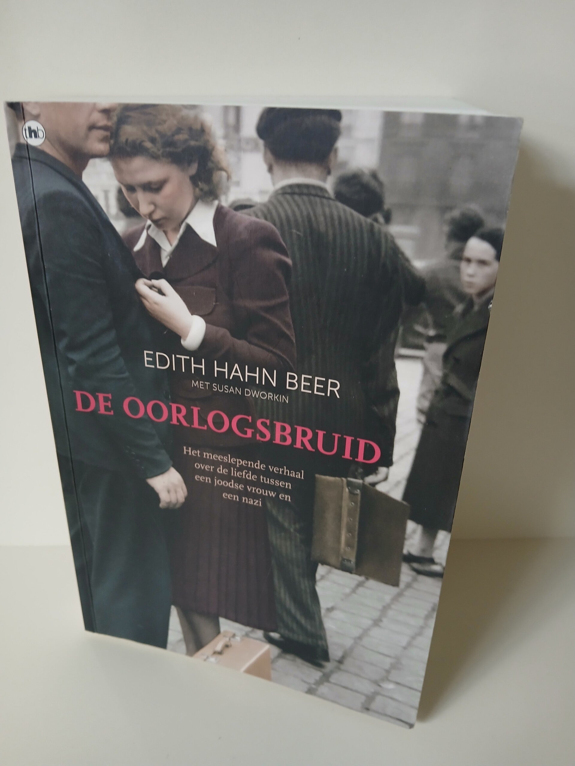 De oorlogsbruid. Het meeslepende verhaal over de liefde tussen een joodse vrouw en een nazi. Schrijver: Edith Hahn Beer