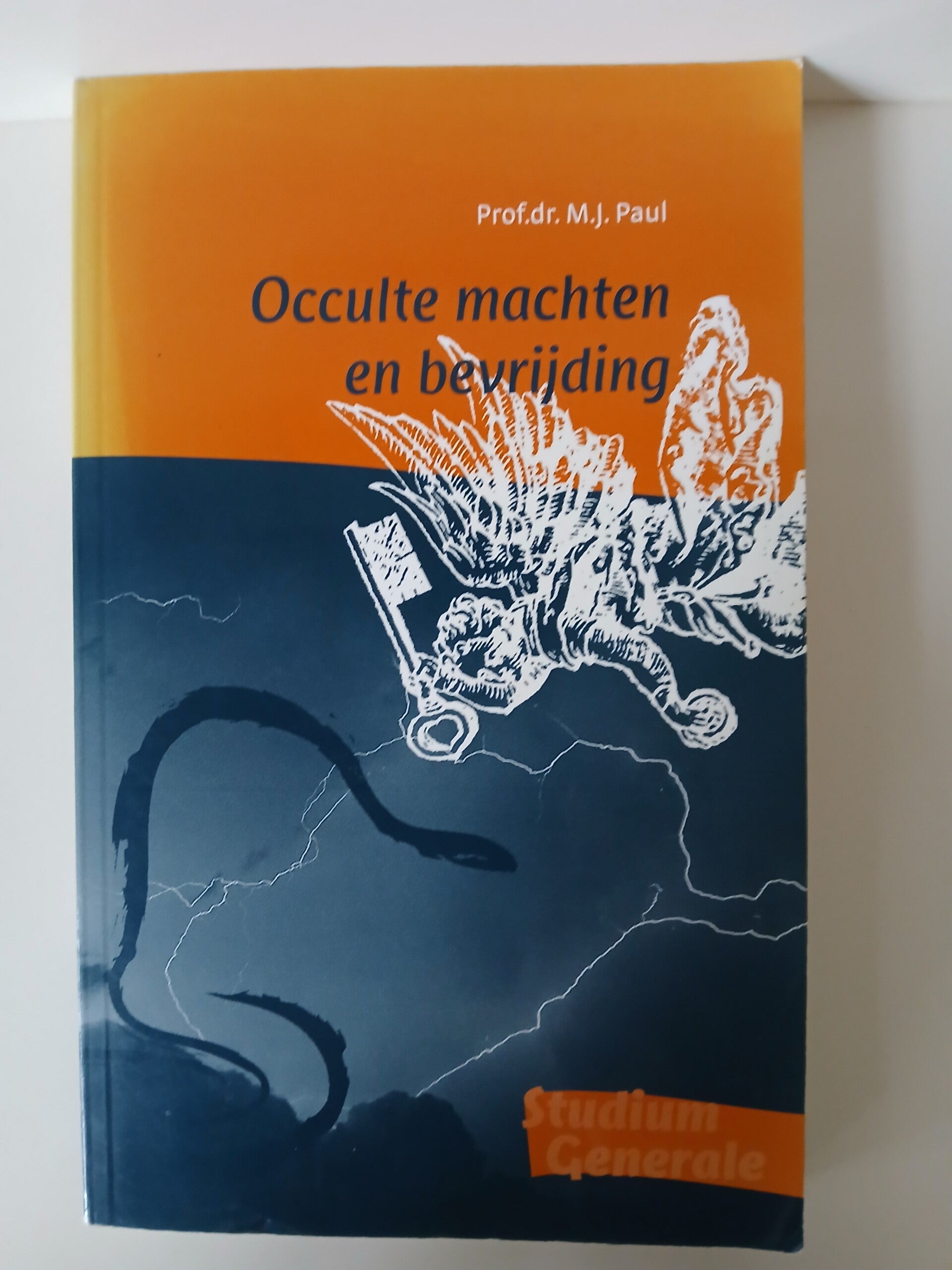Occulte machten en bevrijding. Schrijver: Prof dr. M.J.Paul