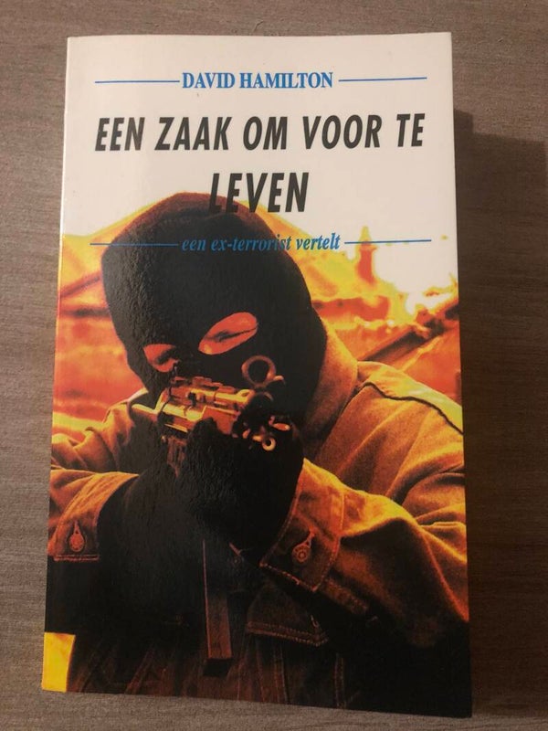 Een zaak om voor te leven. een ex-terrristvertelt. Schrijver: David Hamilton