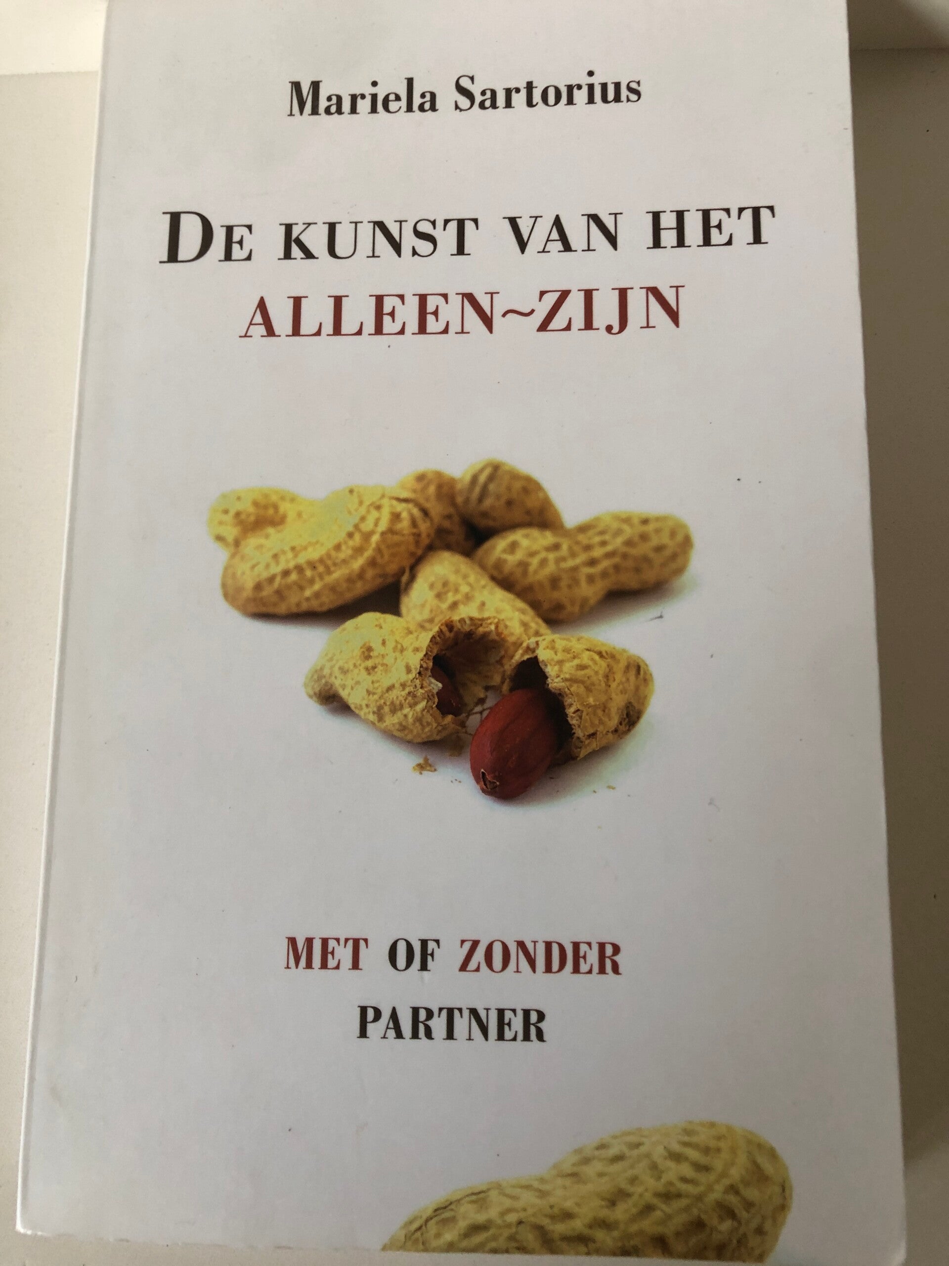 De kunst van het alleen-zijn. met of zonder patner. Schrijver: Mariela Sartorius.