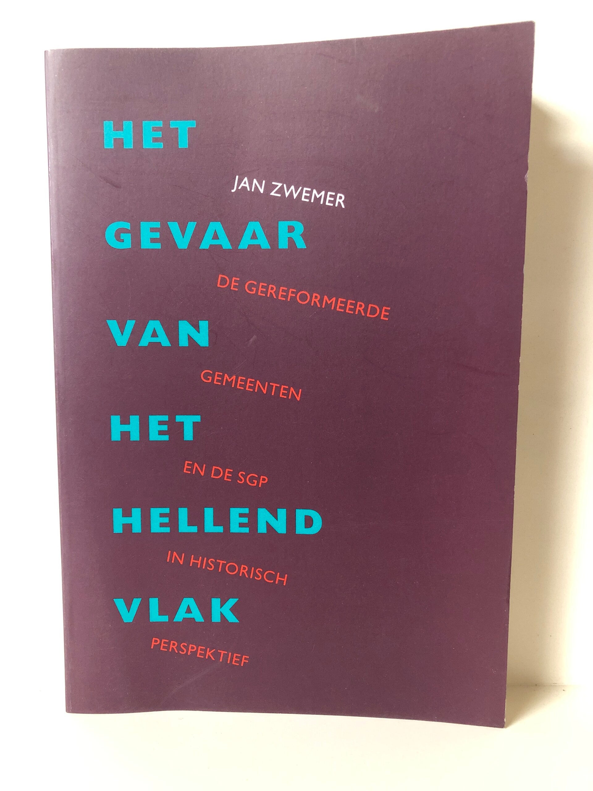 Het gevaar van het hellend vlak. De gereformeerde gemeente en de SGP in historisch perspectief. Schrijver: Jan Zwemer