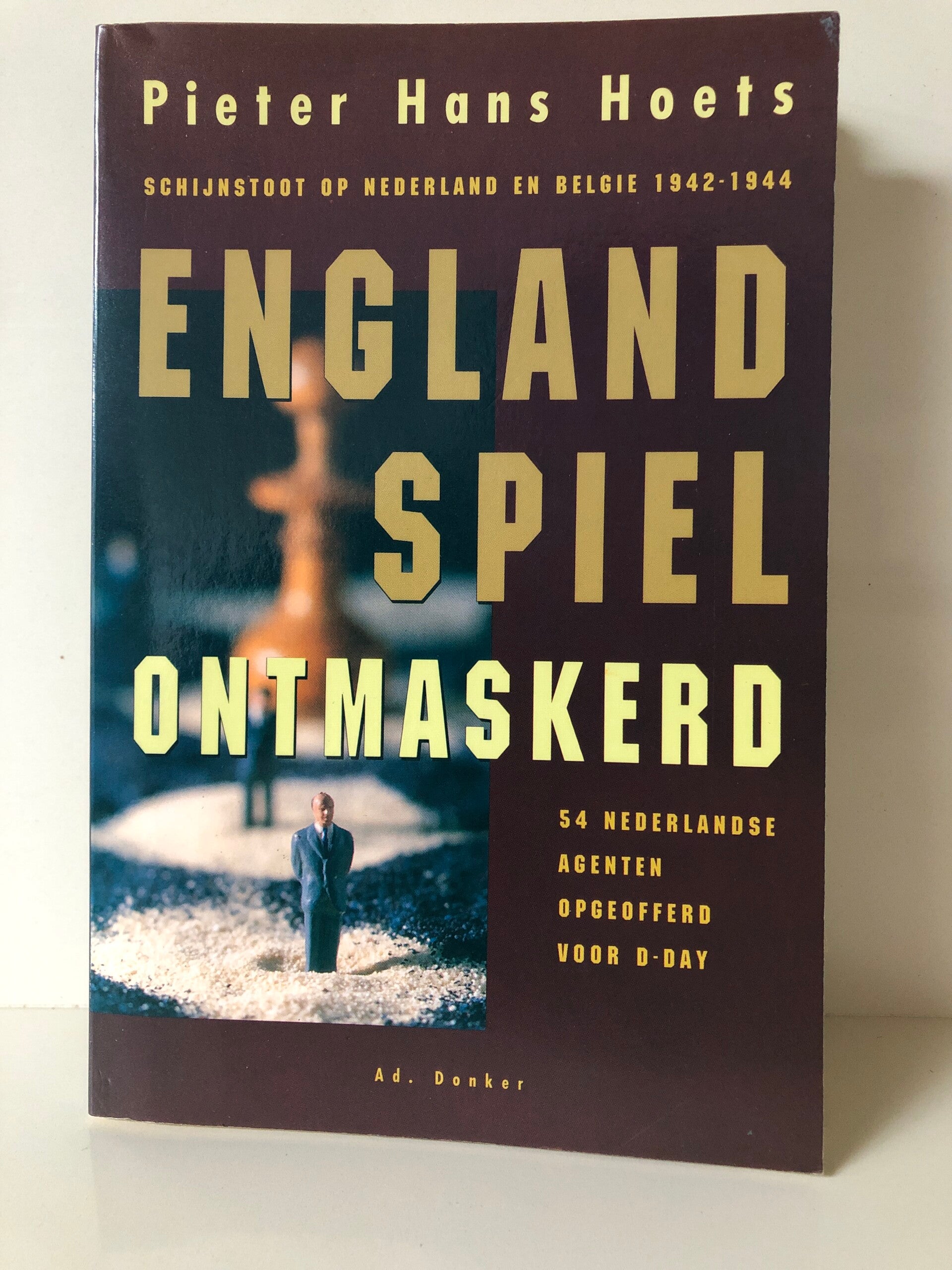 Englang spiel ontmaskerd. 544 nederlandse agenten opgeofferd voor D-Day. Schrijver: Pieter Hans Hoets