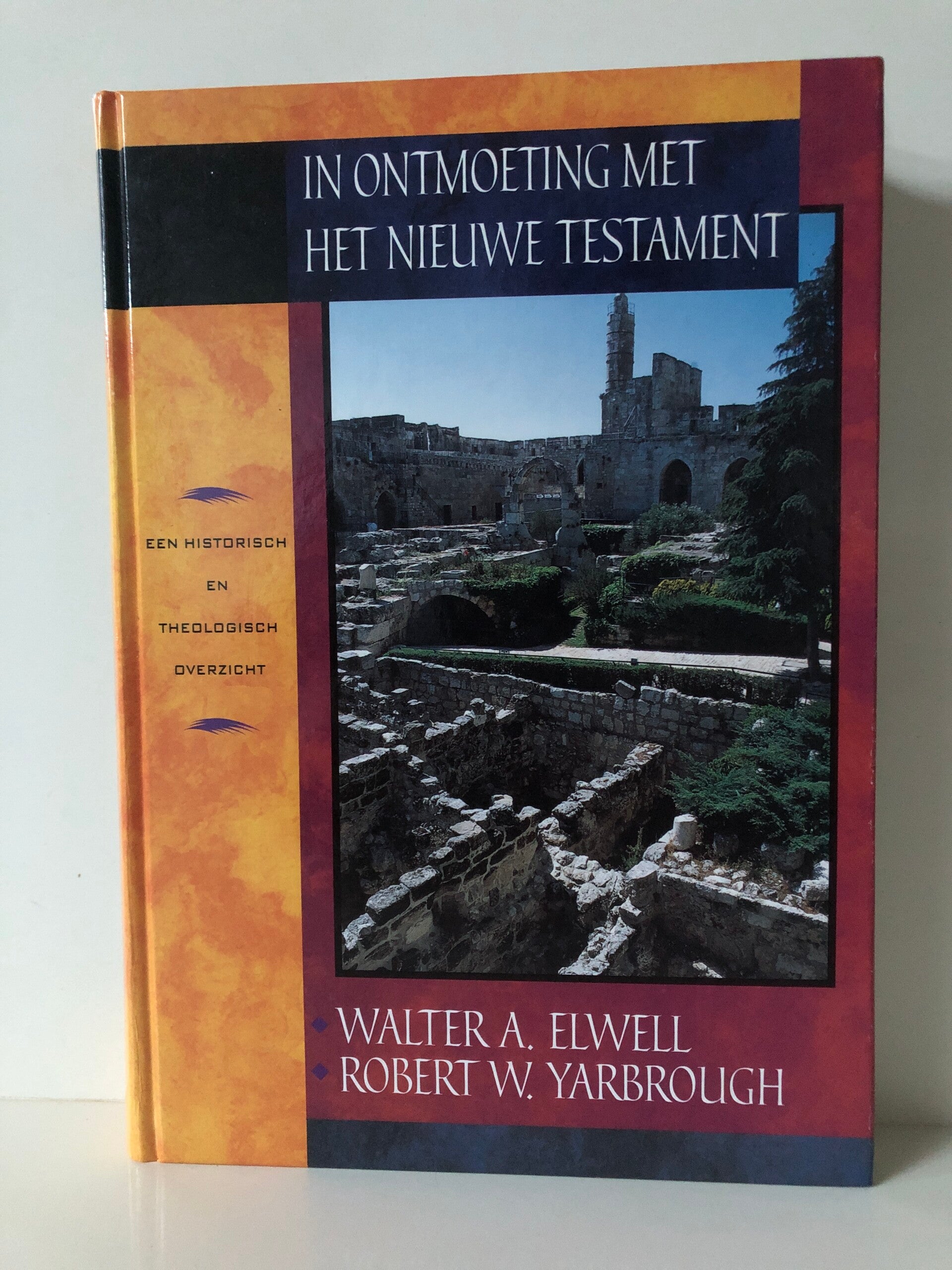 In ontmoetingen met het nieuwe testament. Een historisch en theologisch overzicht. Schrijver: Walter A. Elwell Robert W. Yarbrough
