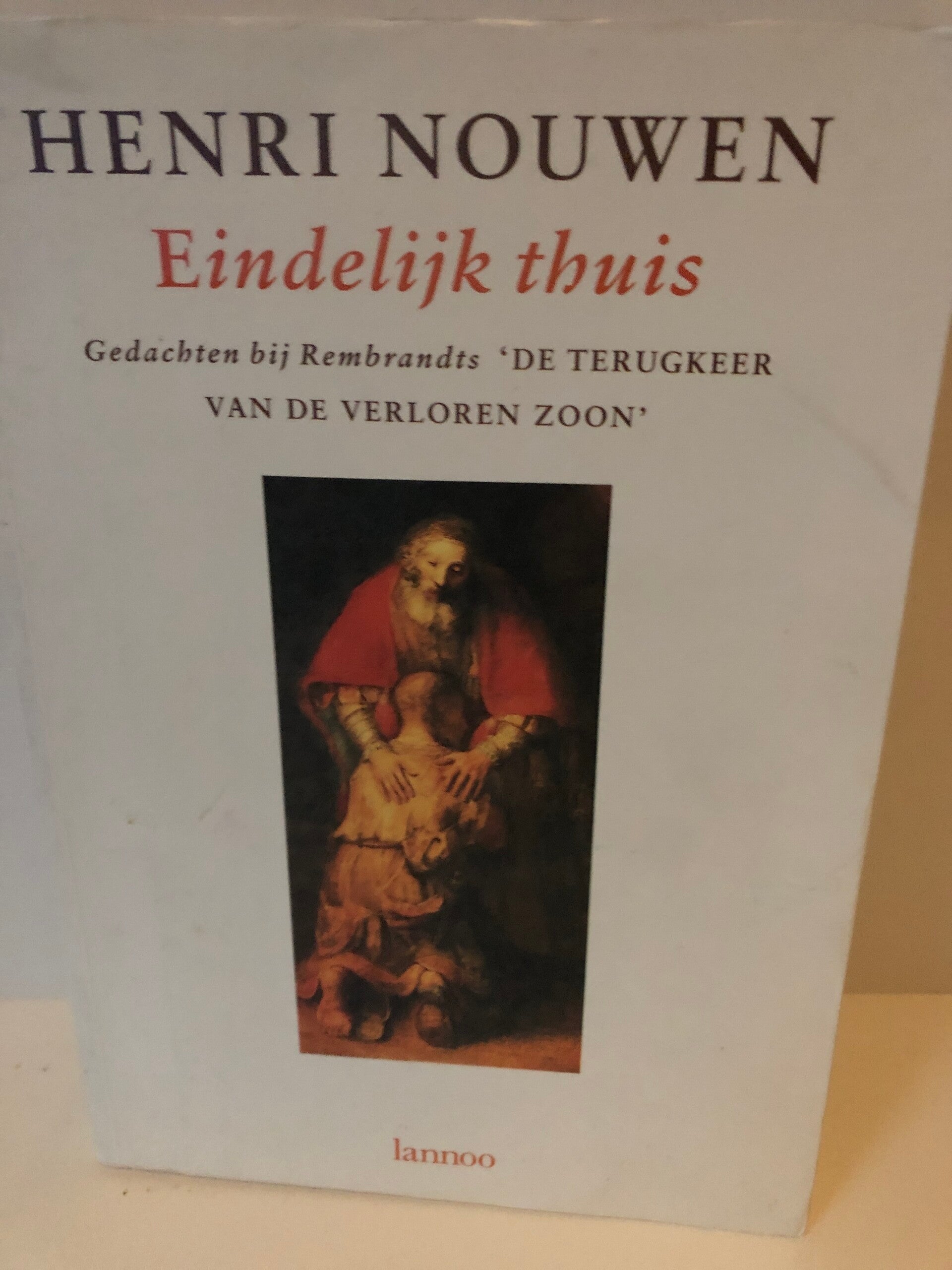 Eindelijke thuis. gedachten bij Rembrandts 'De terugkeer van de verloren zoon" schrijver: henri Nouwen.