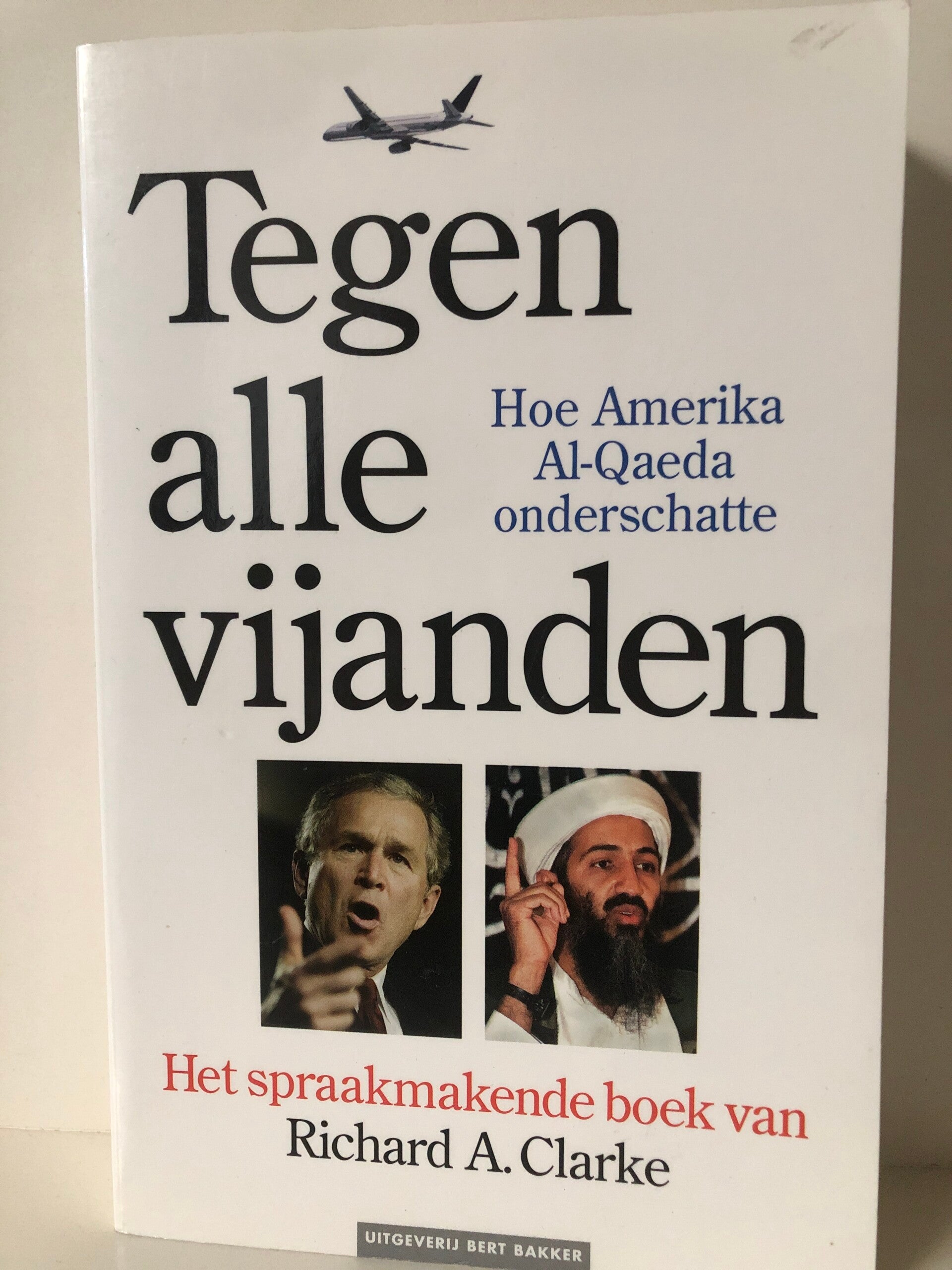 Tegen alle vijanden. Hoe Amerika Al-Qaeda onderschatte. Schrijver: Richard A.Clarke