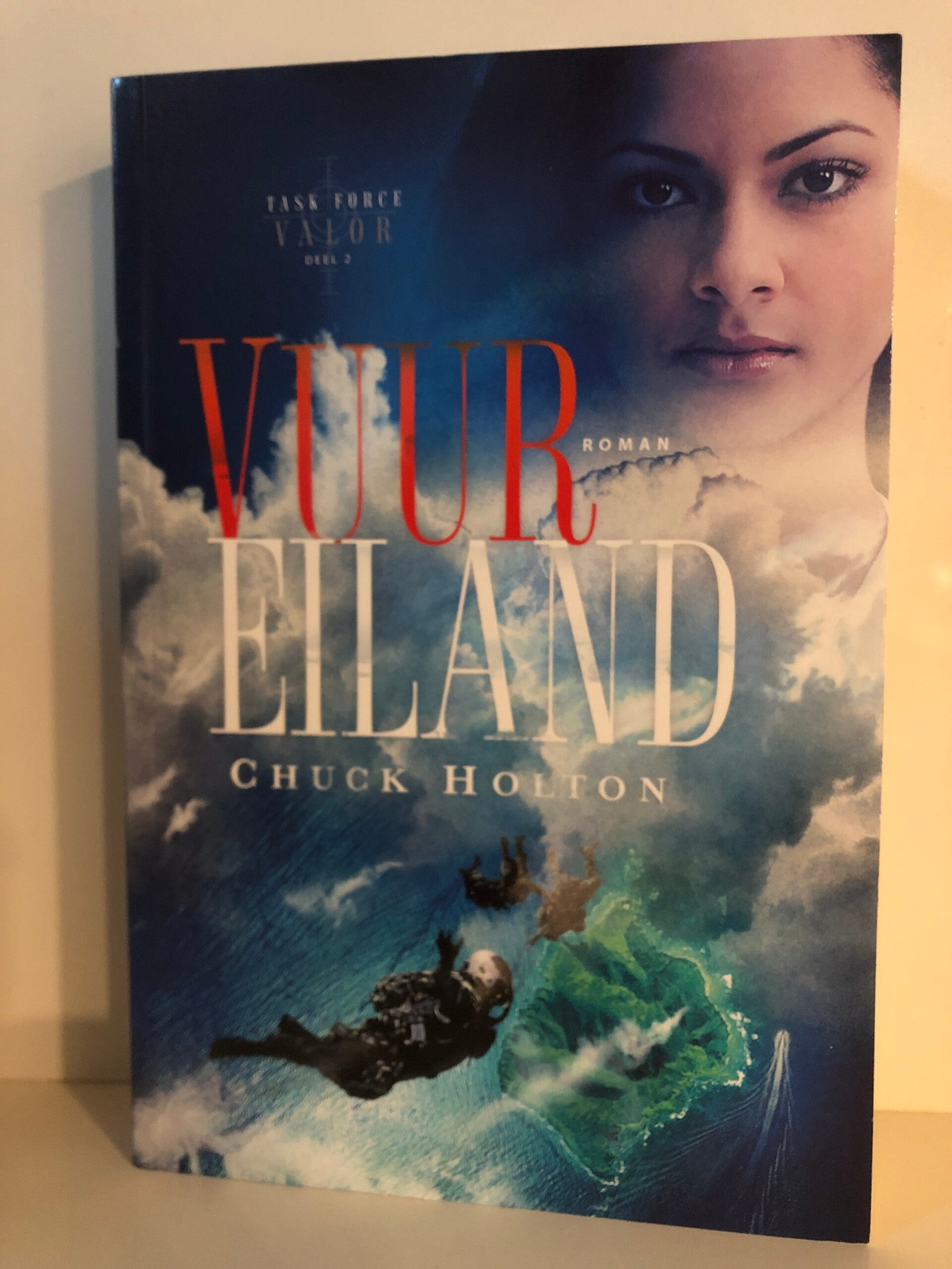 Vuur eiland. Schijver: Chuck Holton