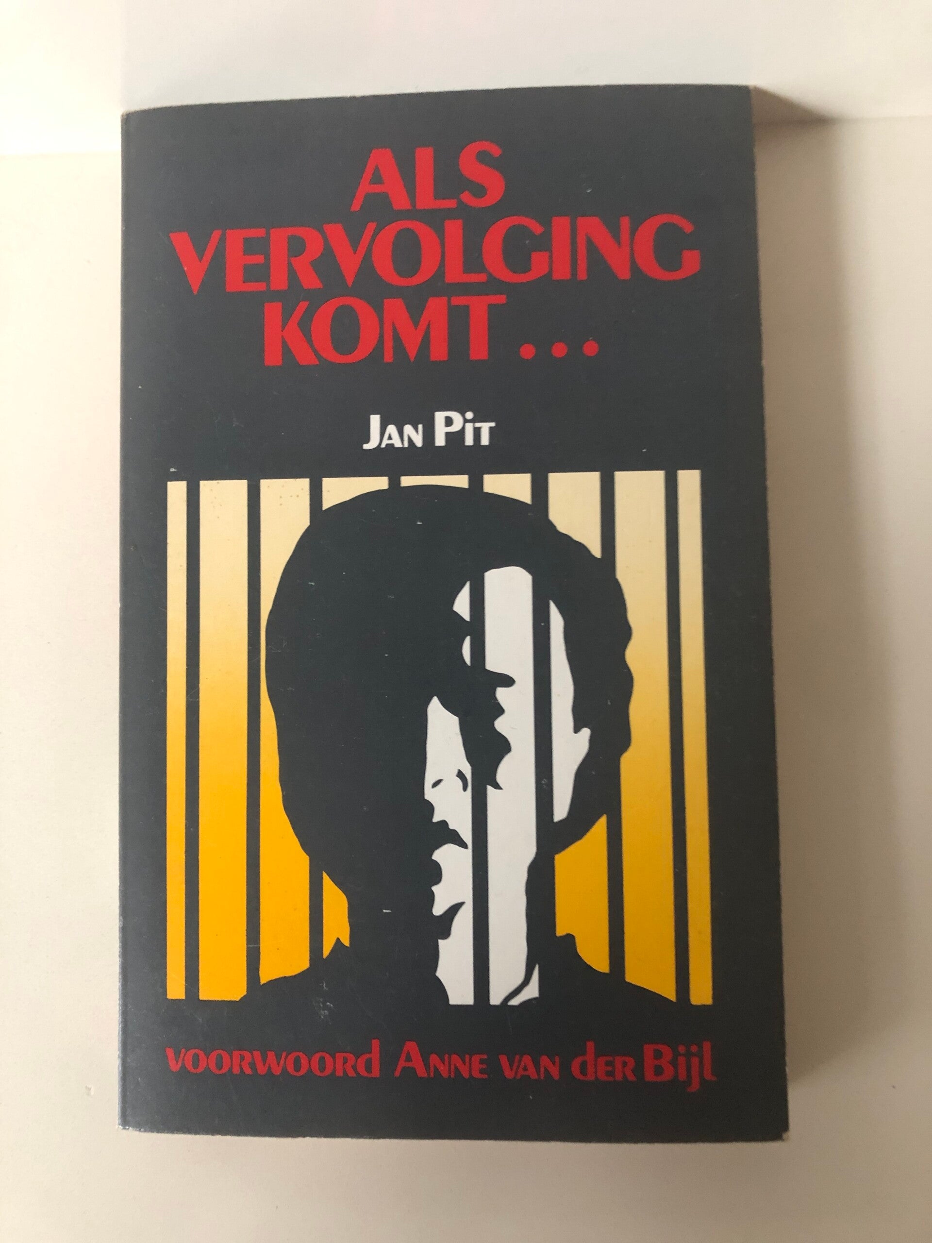 Als vervolging komt.... Voorwoord Anne van der Bijl. Schrijver: Jan Pit