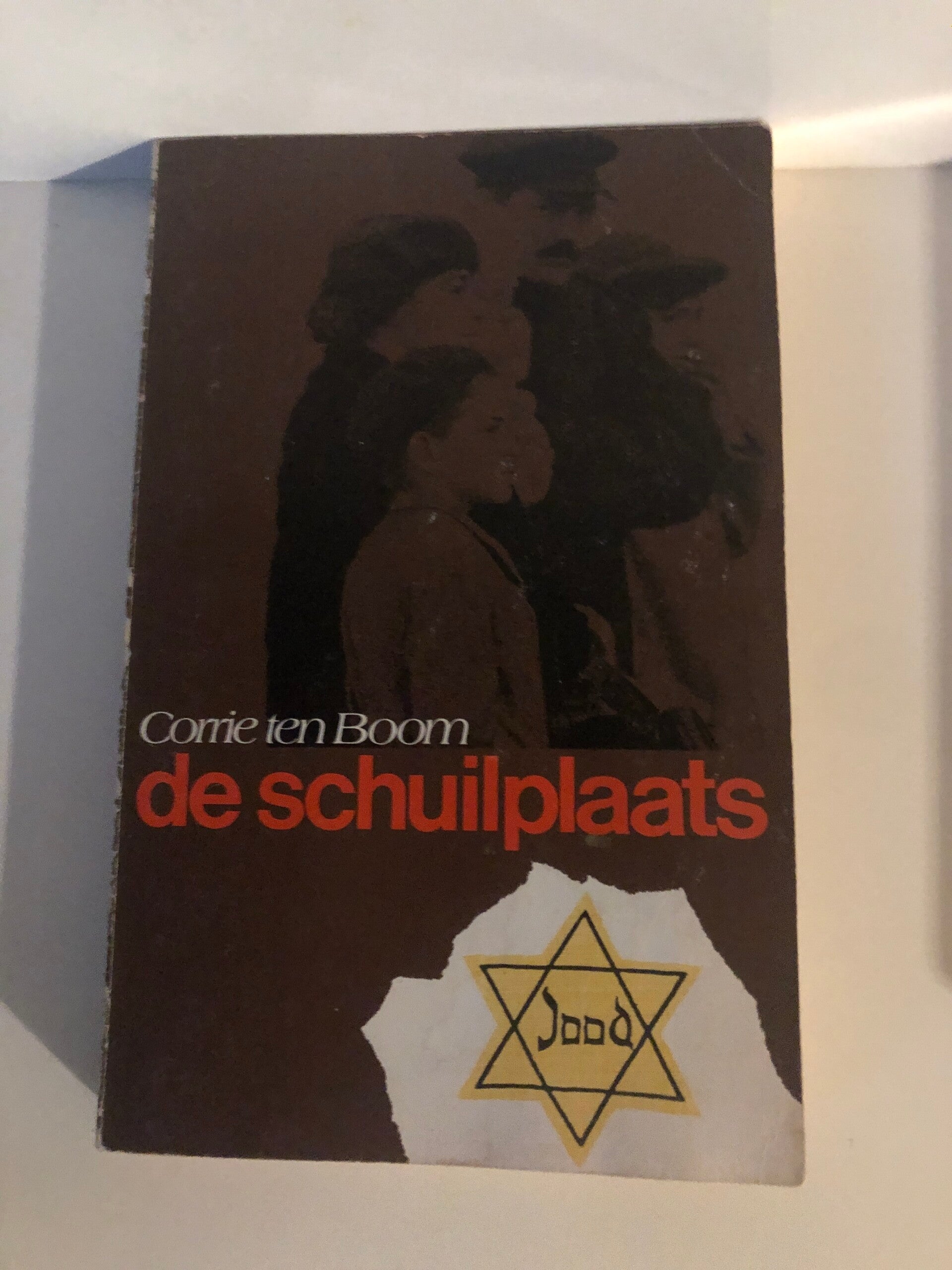 Oud boekje: de schuilplaats. Schrijver: Corrie ten Boom