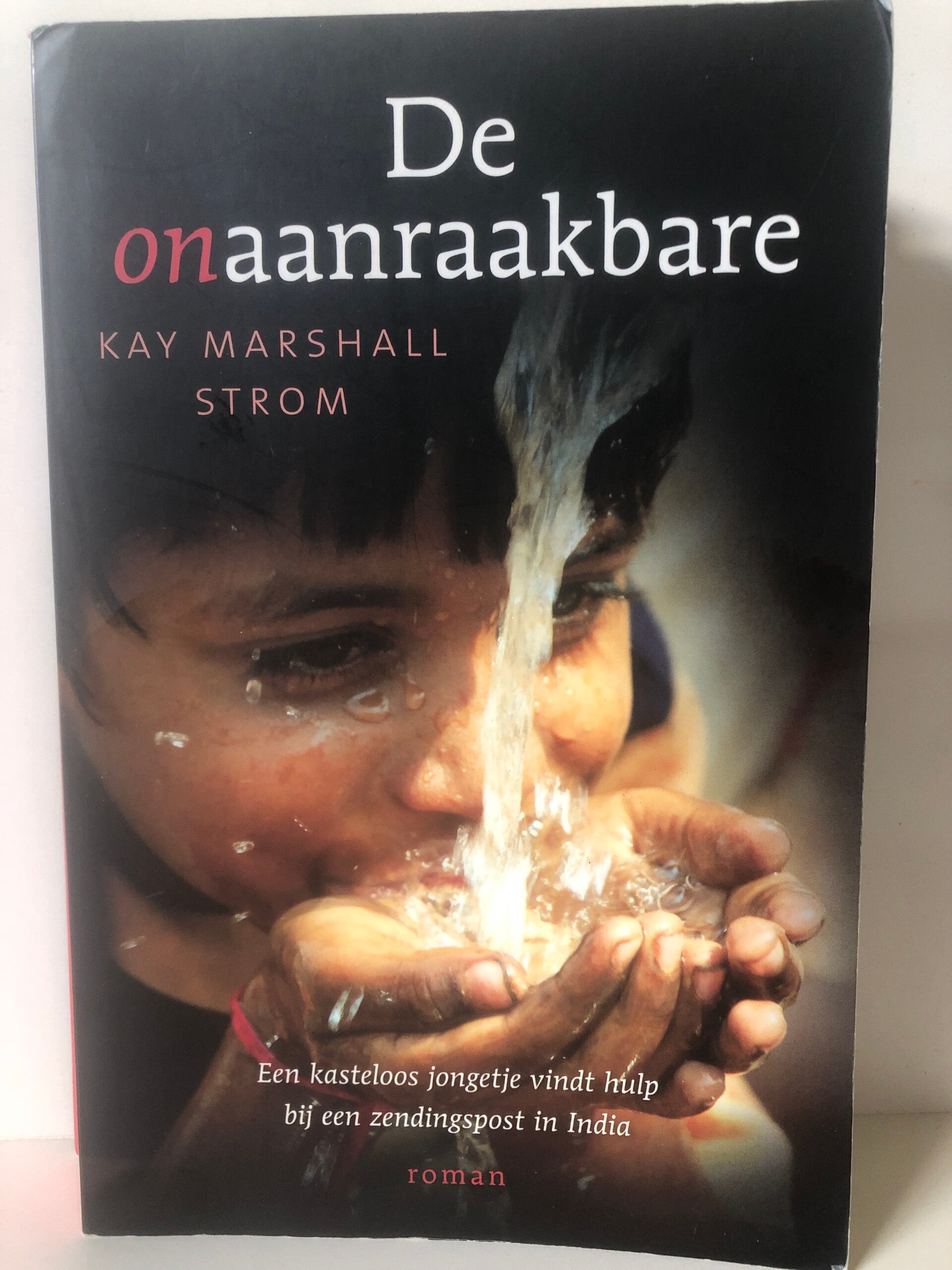 De onaanraakbare . Een kasteloos jongetje vindt hulp bij een zendingspost in India. Schrijver: Kay Marshall Storm