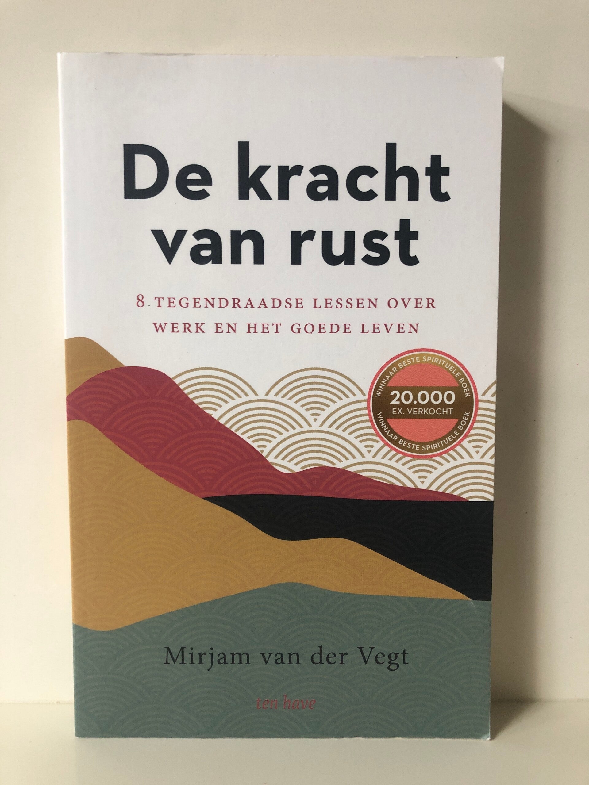 De kracht van rust. 8 tegendraadse lessen over het werk en het goede leven. Schrijver: Mirjam van der Veght