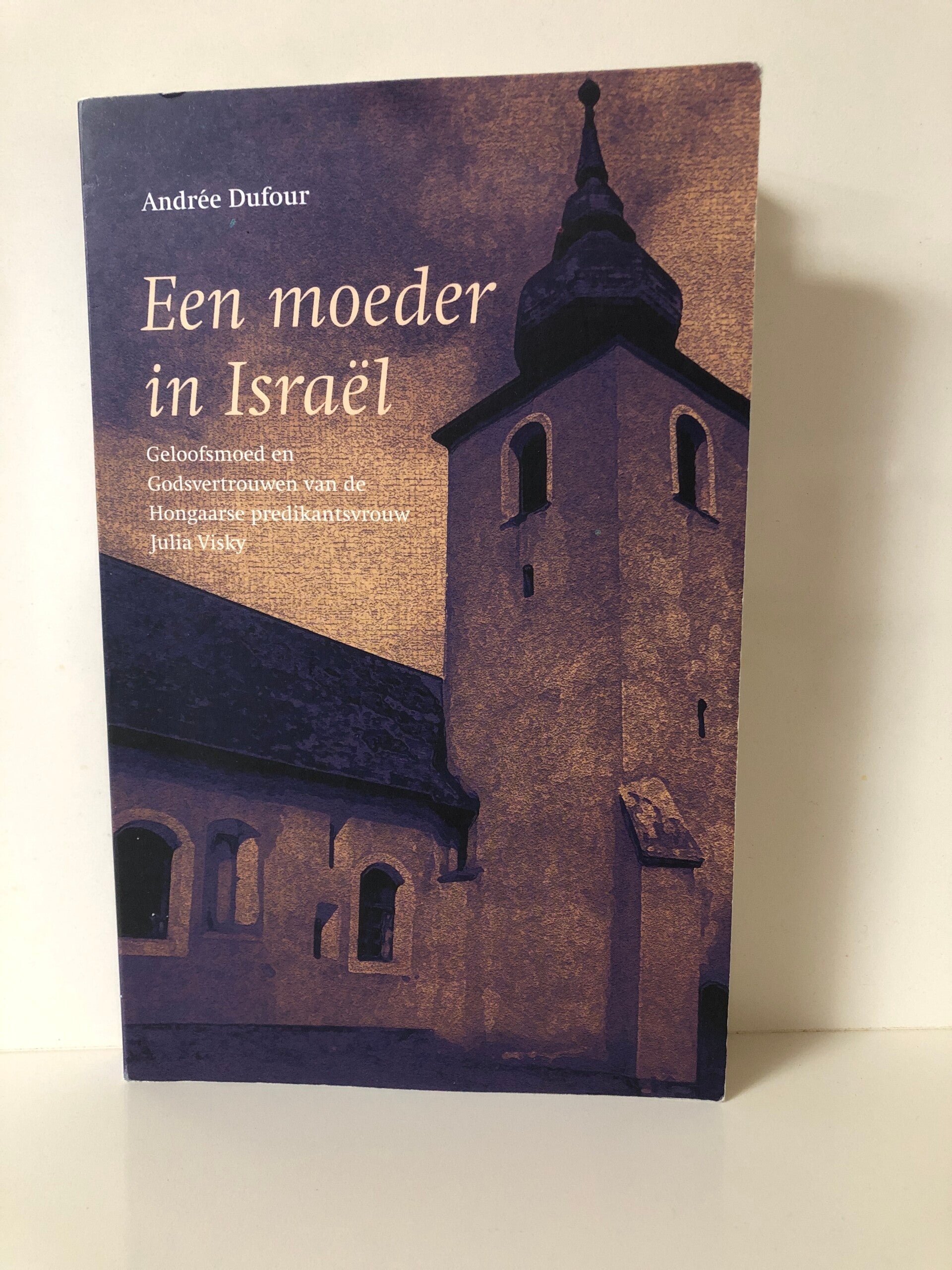 Een moeder in Israel. Geloofsmoed en Godsvertrouwen van de Hongaarse predikantsvrouw Julia Visky. Schrijver: Andre Dufour.