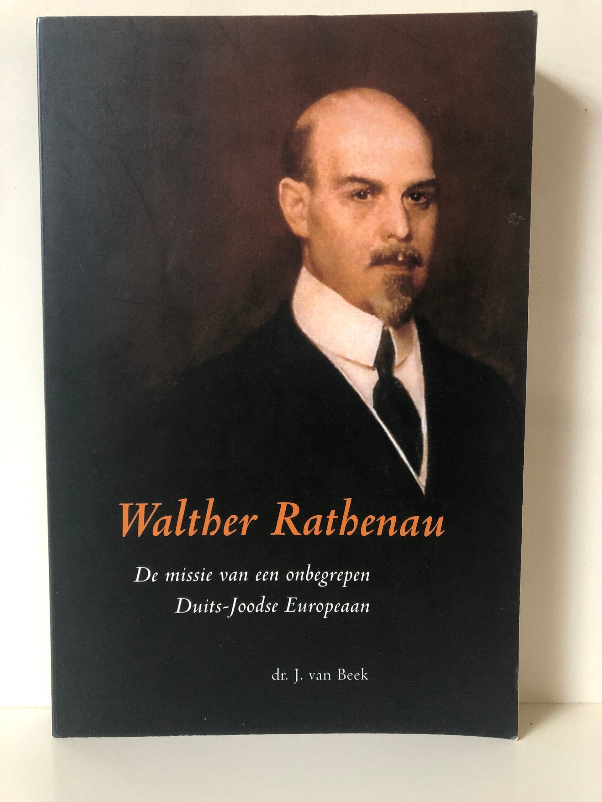 De missie van een onbegrepen Duits-Joodse Europeaan. Schrijver: Dr J.van beek.