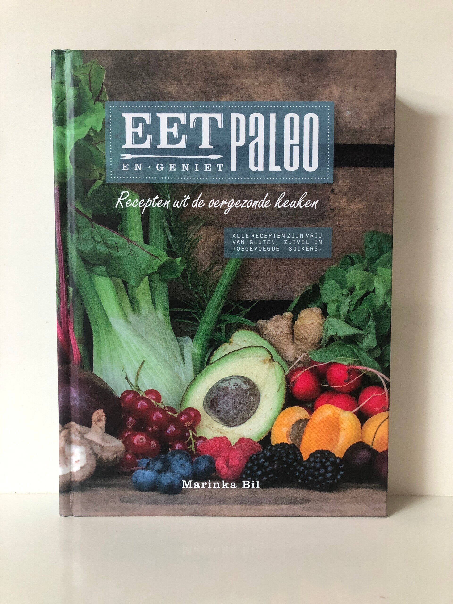 Eet Paleo. en geniet. Recepten uit de oergezonde keuken. Alle recepten zijn vrij van Gluten, zuivel en toegevoegde suikerschrijver: Mainka Bijl