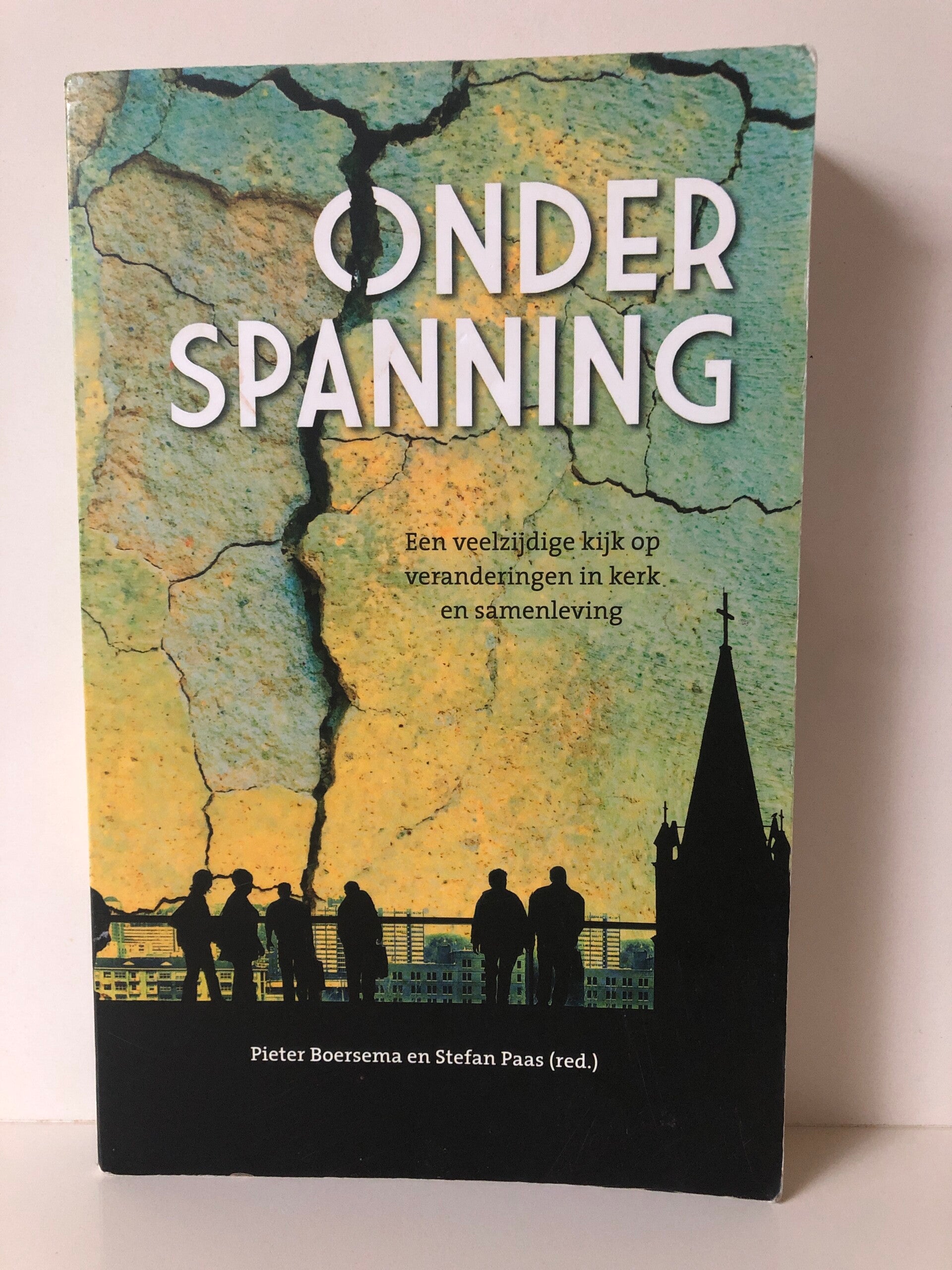 Onder spanning. Een veezijdige kijk op veranderingen in de kerk en samenlevingSchrijver: Pieter Boersma en Stefan Paas.