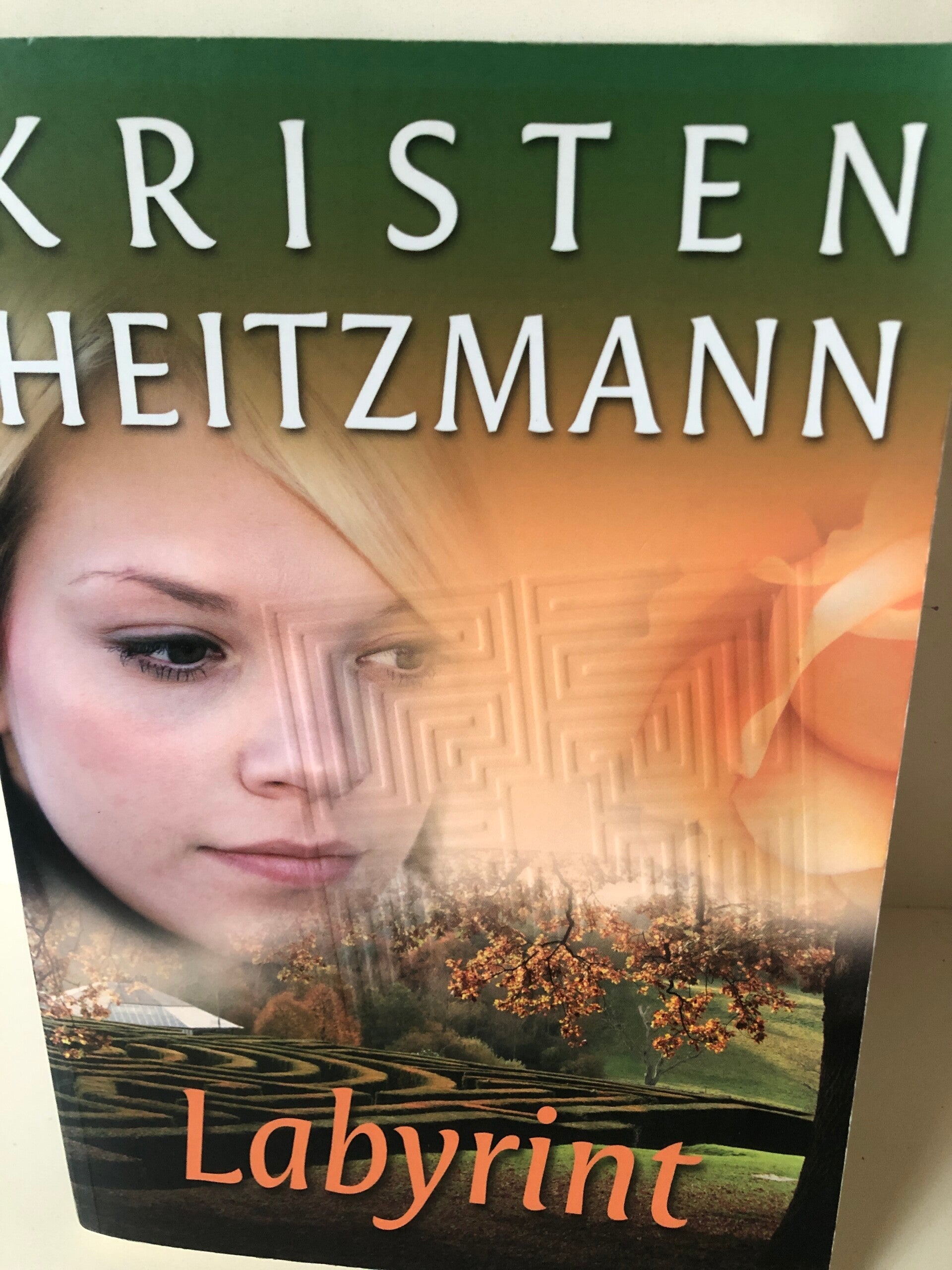 De labyrint. Schrijvr: Kristen Heitzman