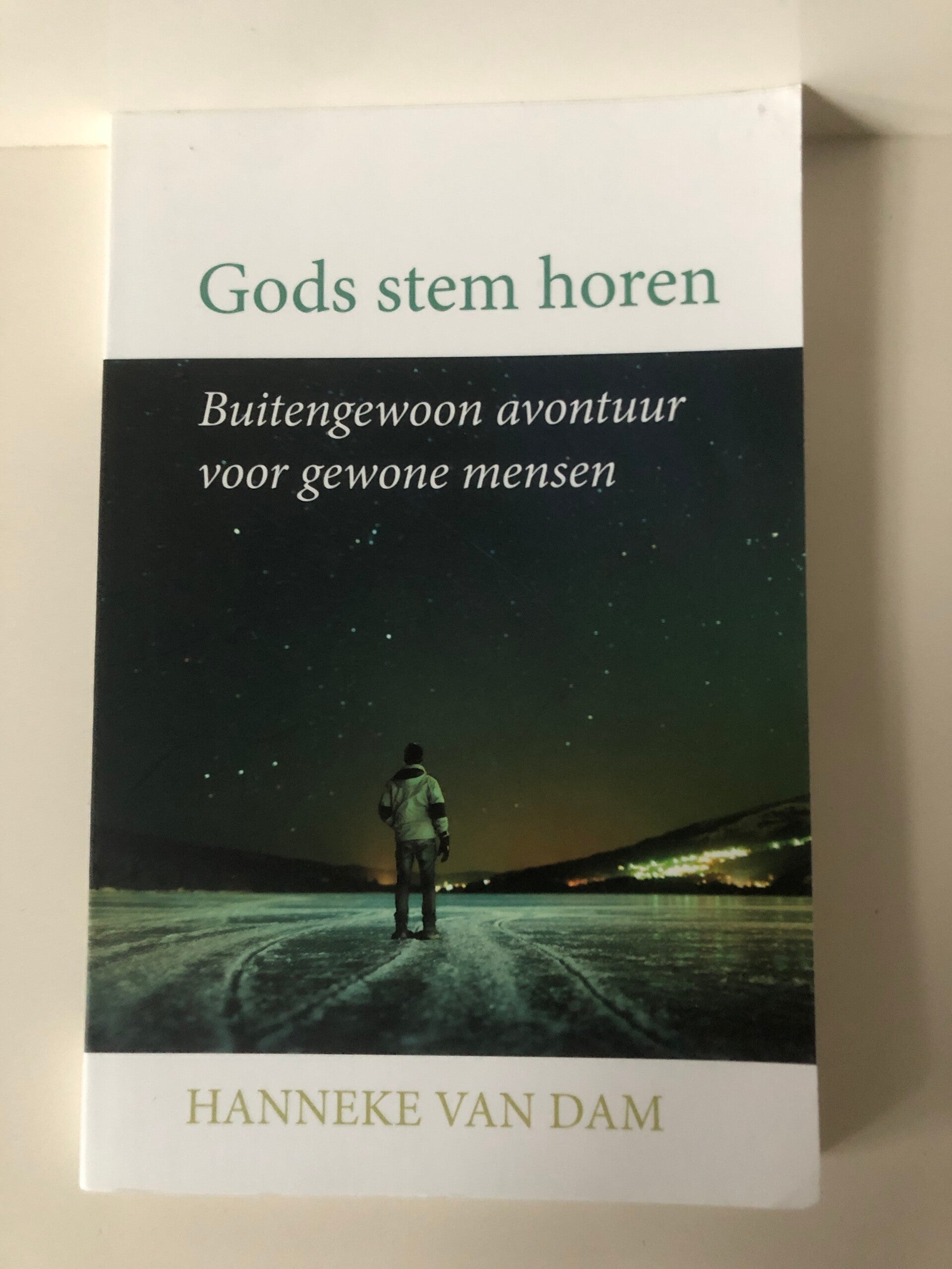 Gods stem horen. Buitengewoon avontuur voor gewone mensen. Schrijver: Hanneke van Dam