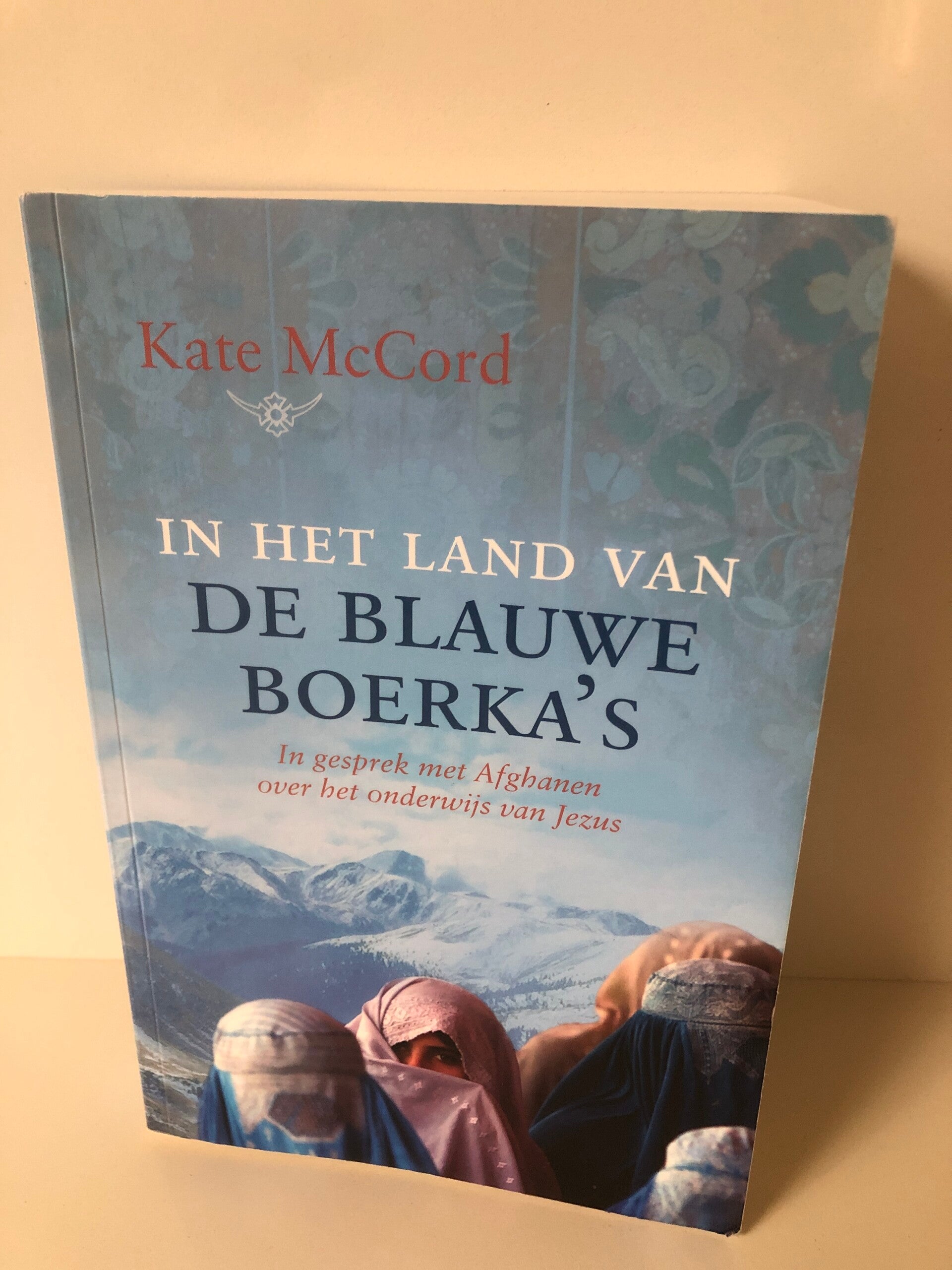 In het land van de blauwe boerka's In gesprek met Afghanen over het onderwijs van Jezus. Schrijver: Kate McCord
